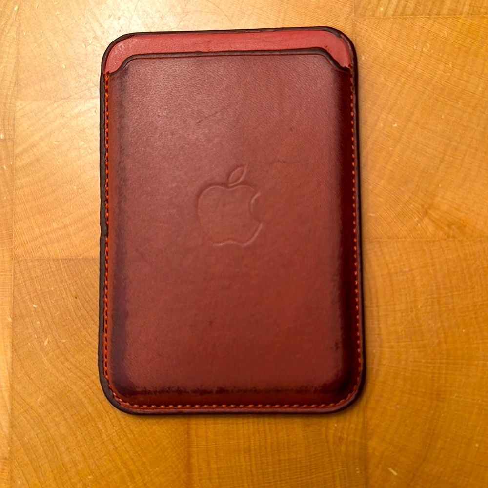 Apple iPhone leather wallet with MagSafe - Umber